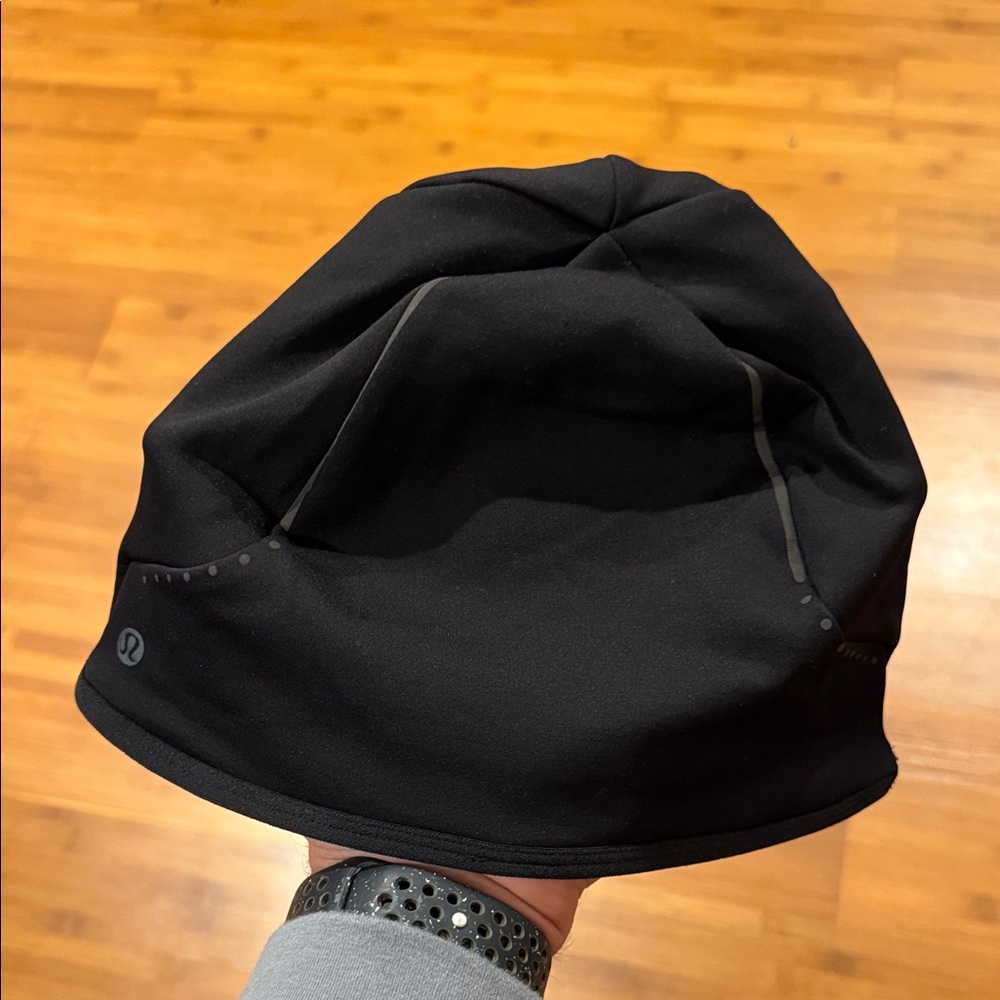 Black Lululemon running cap